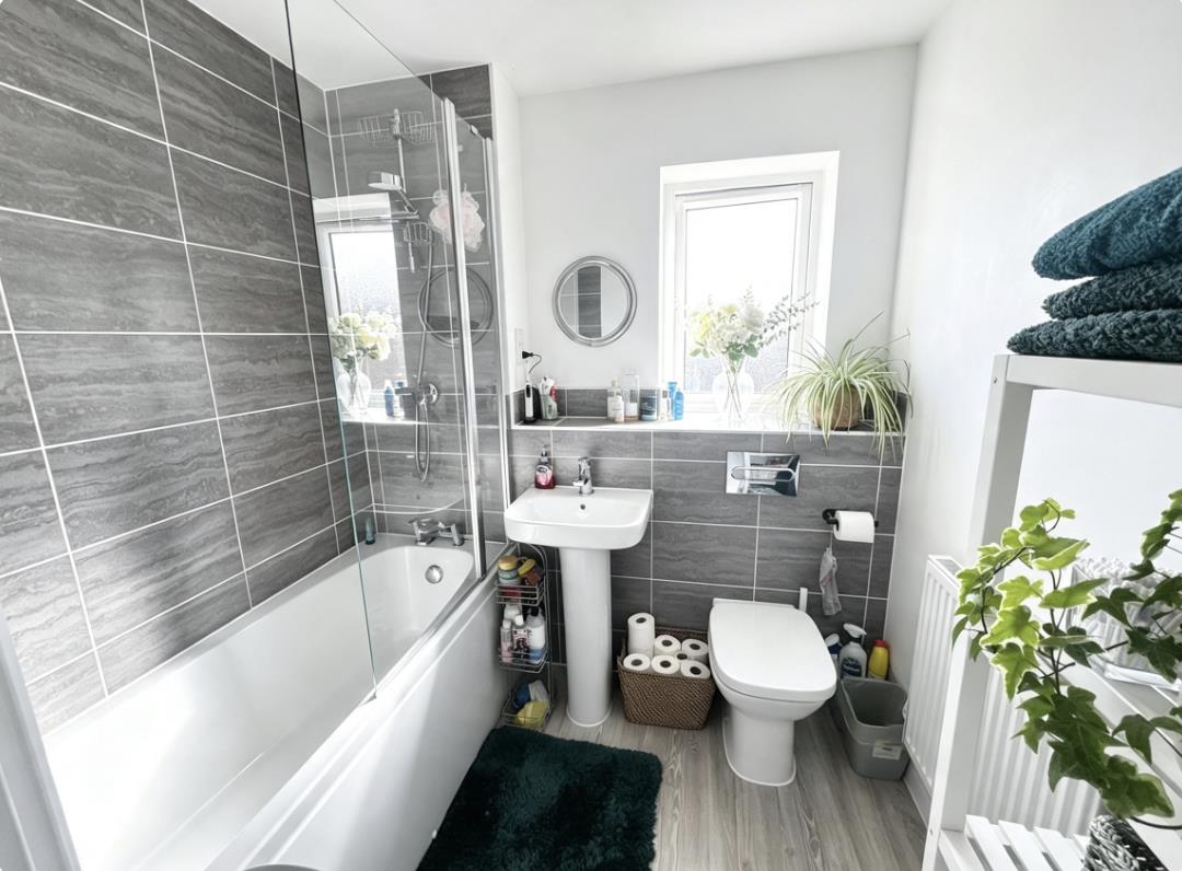 Flat Waterslade Way in Houghton Regis