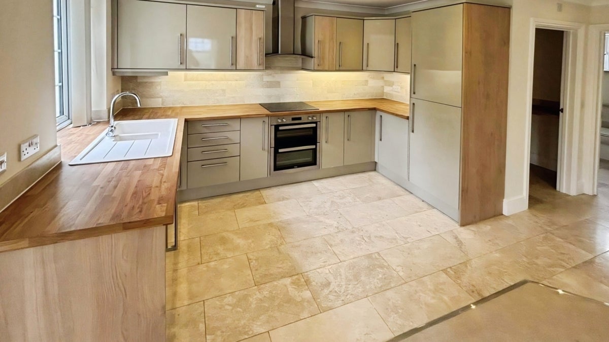 Flat Langstone Rise in Llanmartin