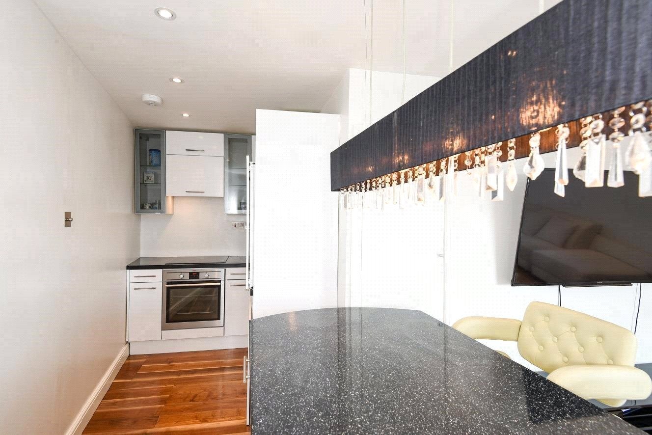 Flat Ovington Gardens in Greater London