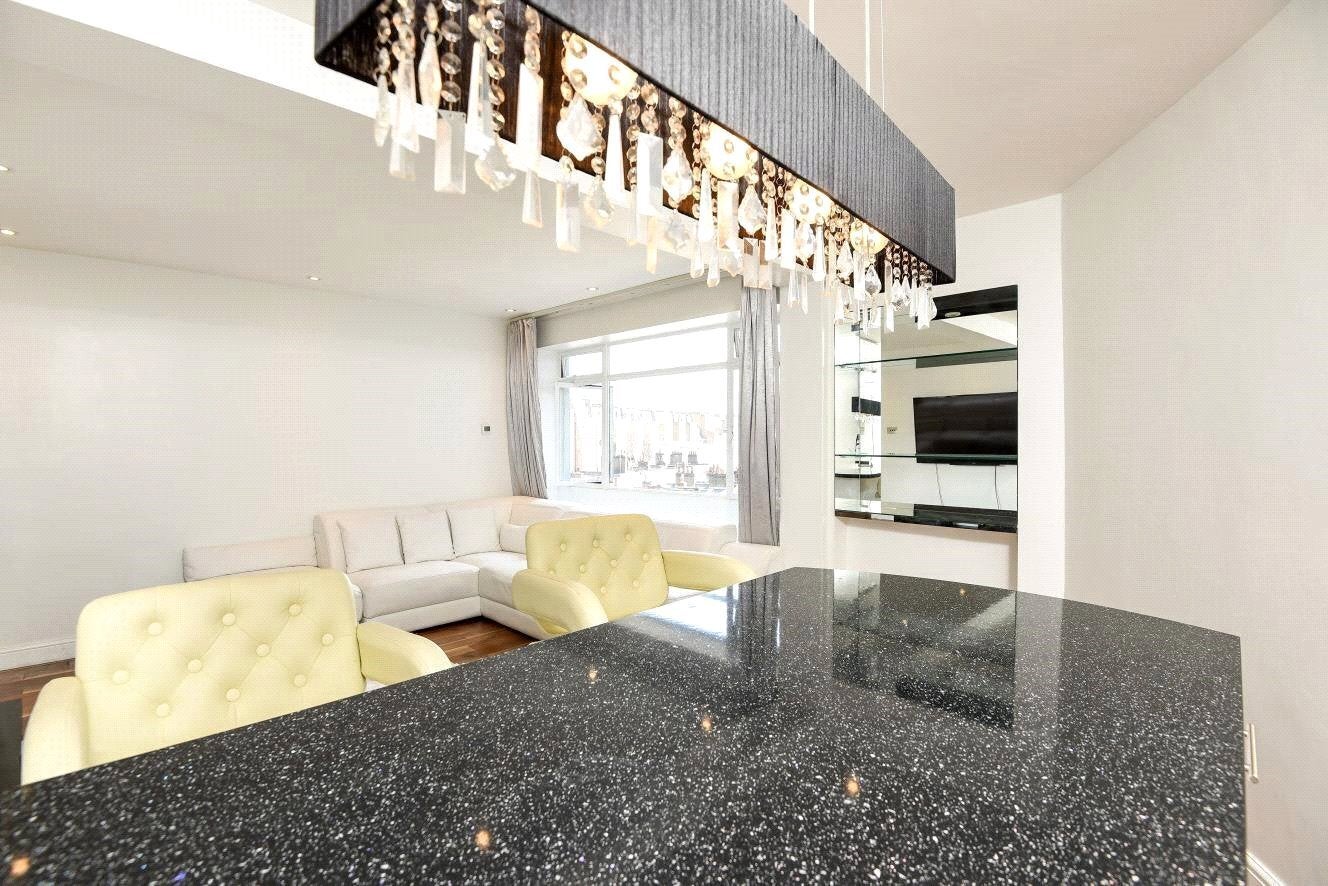 Flat Ovington Gardens in Greater London