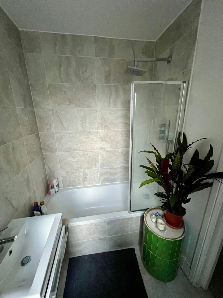 Room Southwell Road in Greater London