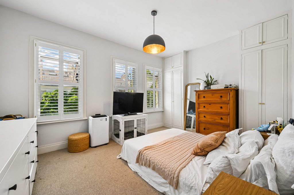 House Balfern Street in Greater London
