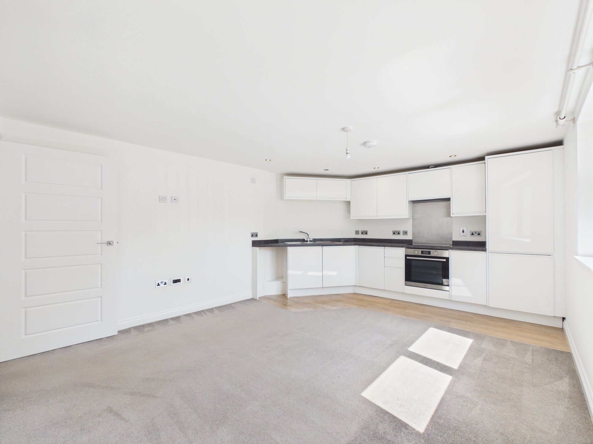 Flat Warwick Place in Cheltenham