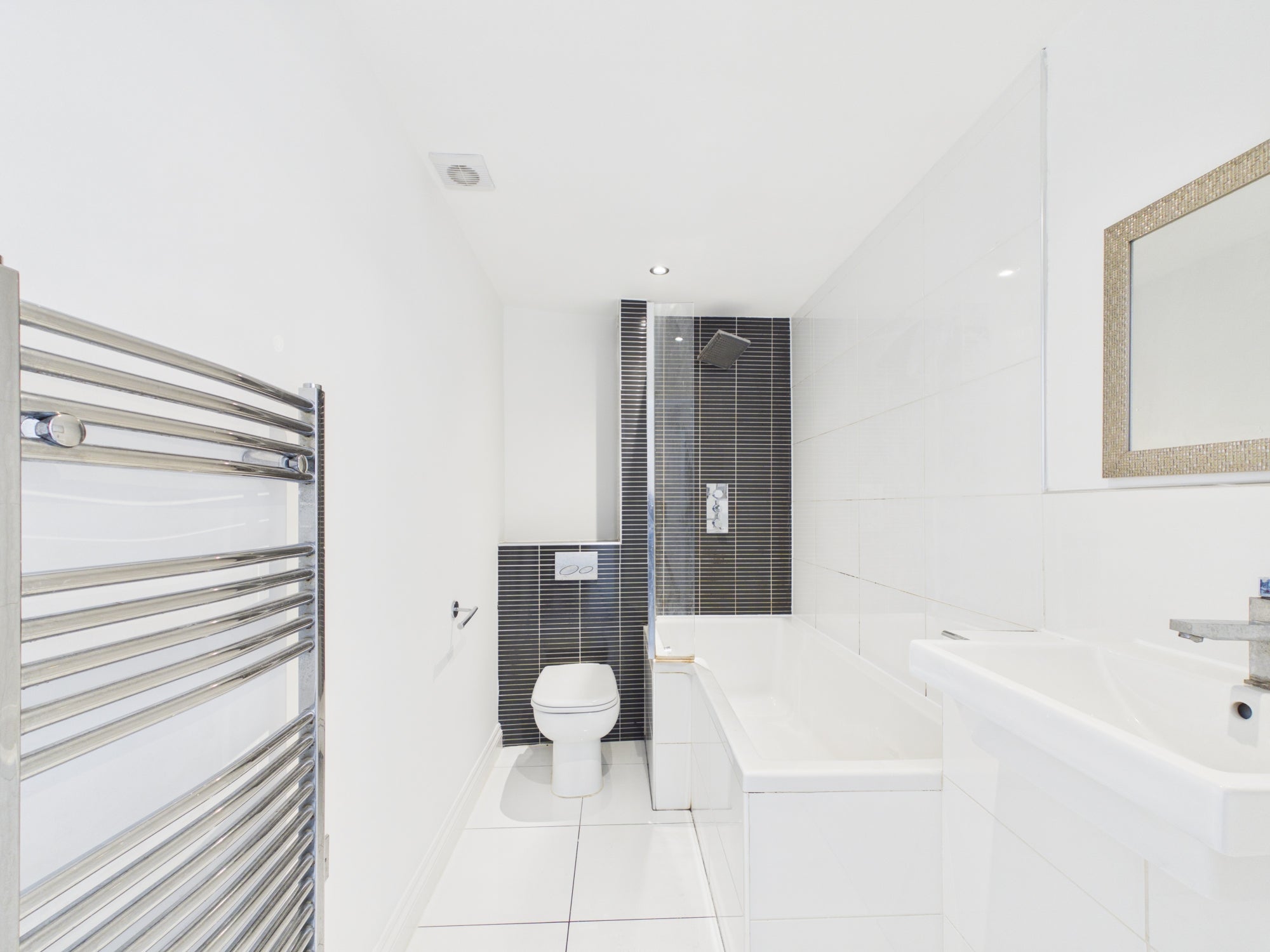 Flat Warwick Place in Cheltenham