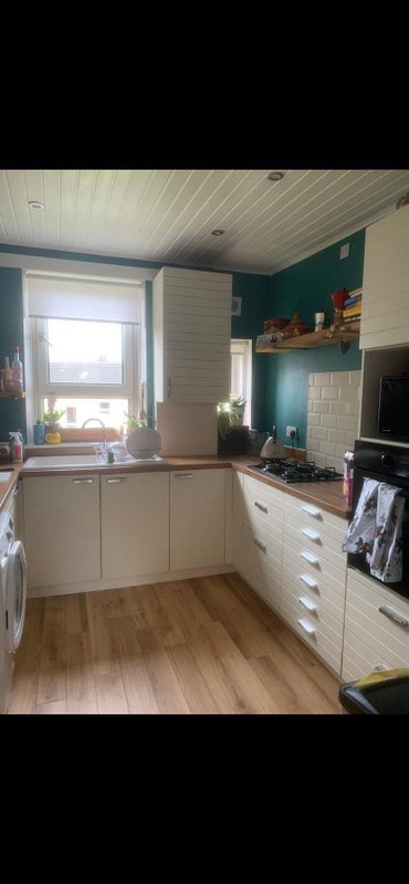 Room Pleasance Street in Glasgow