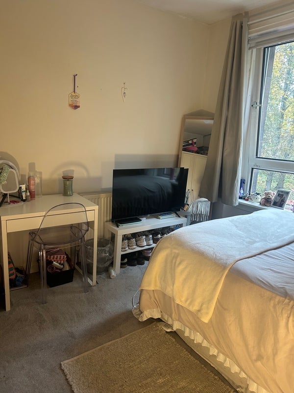 Room Pleasance Street in Glasgow