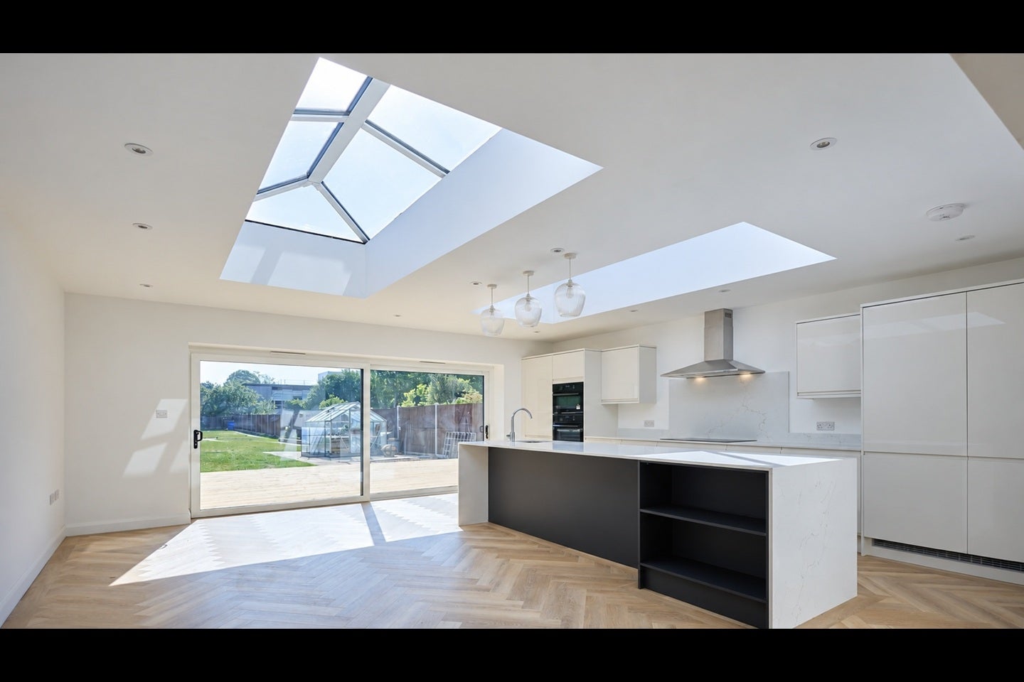 House Roseberry Gardens in Dartford