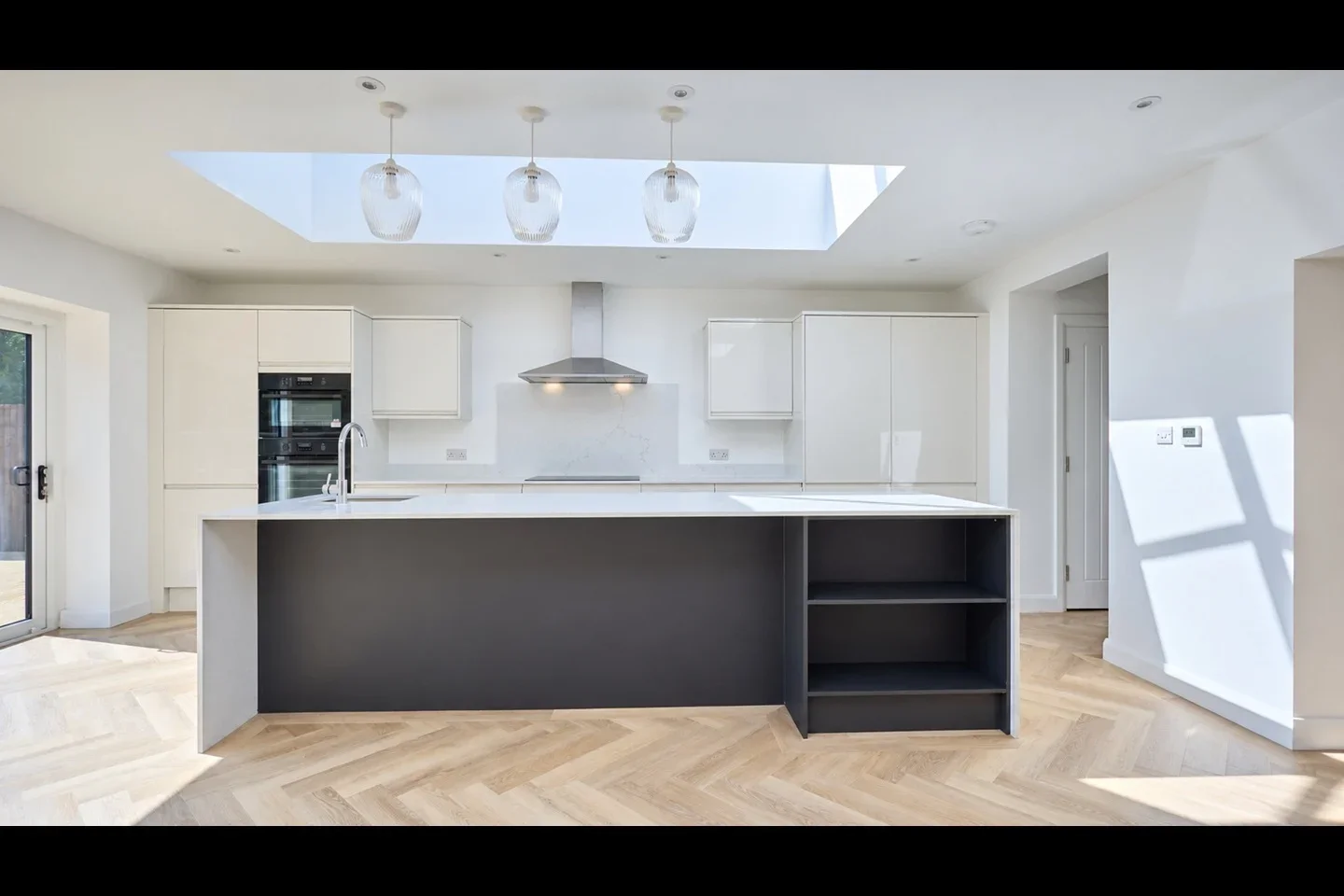 House Roseberry Gardens in Dartford