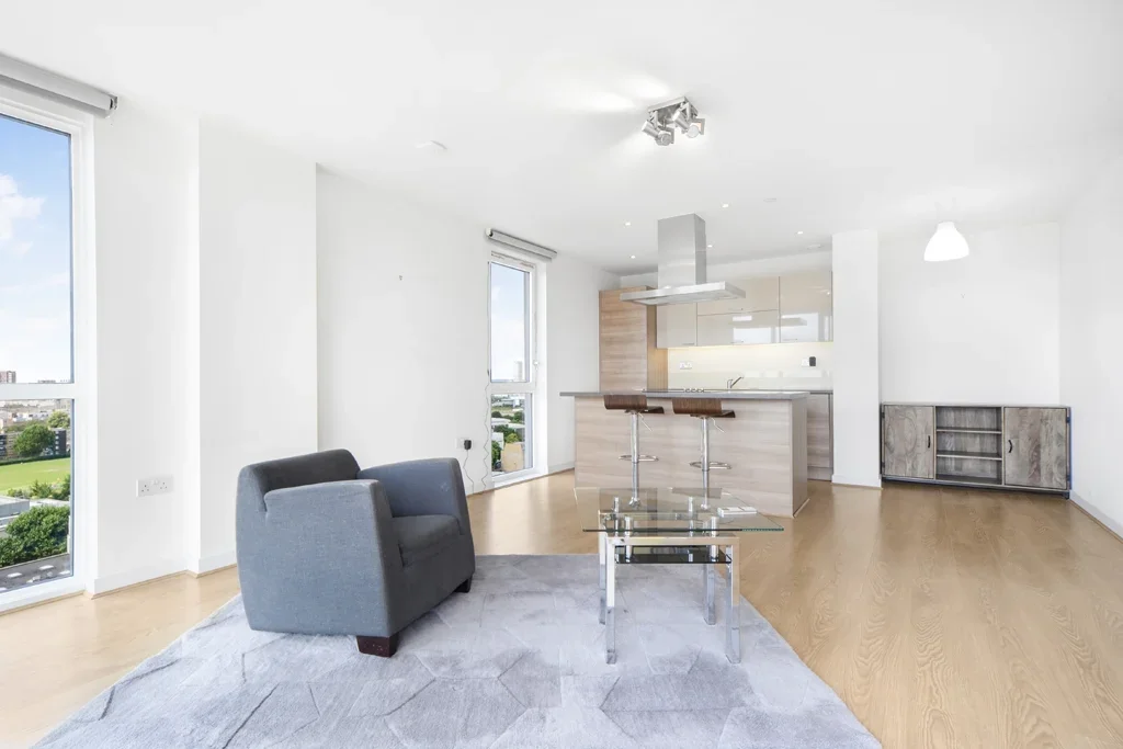 Flat Hay Currie Street in Greater London