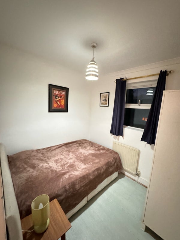 Room Roberts Road in Greater London