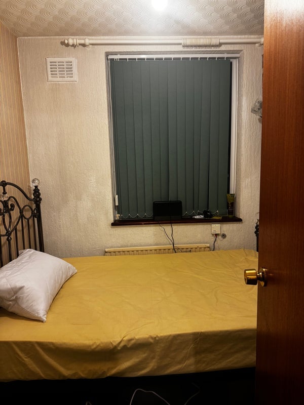 Room Merrimans Road in Bristol