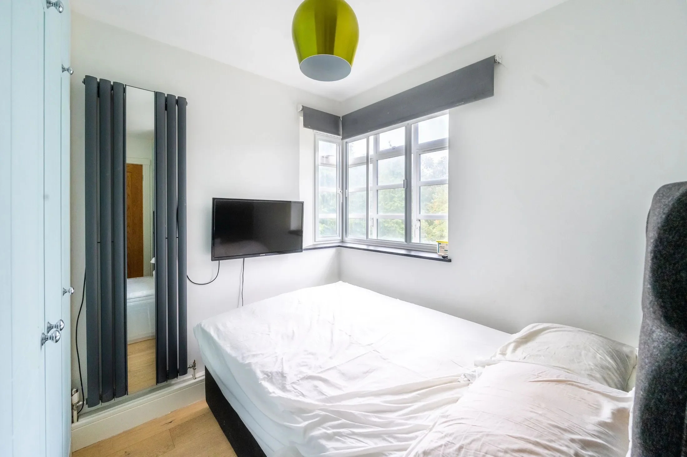 Flat Poynders Road in Greater London
