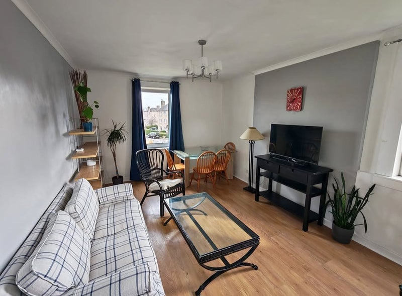 Room Loaning Crescent in City of Edinburgh