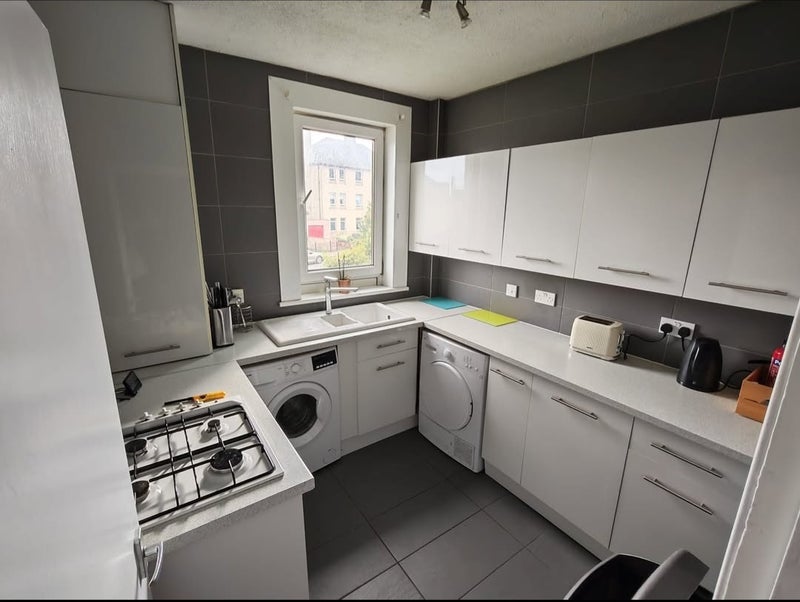 Room Loaning Crescent in City of Edinburgh