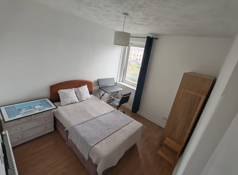Room Loaning Crescent in City of Edinburgh