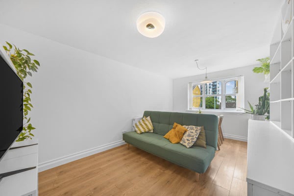Flat Conington Road in London