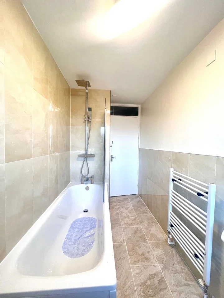 Room Bramley Hill in Greater London