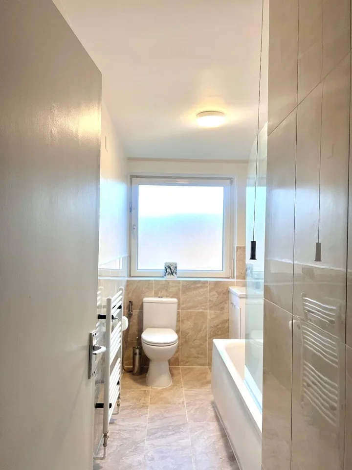 Room Bramley Hill in Greater London