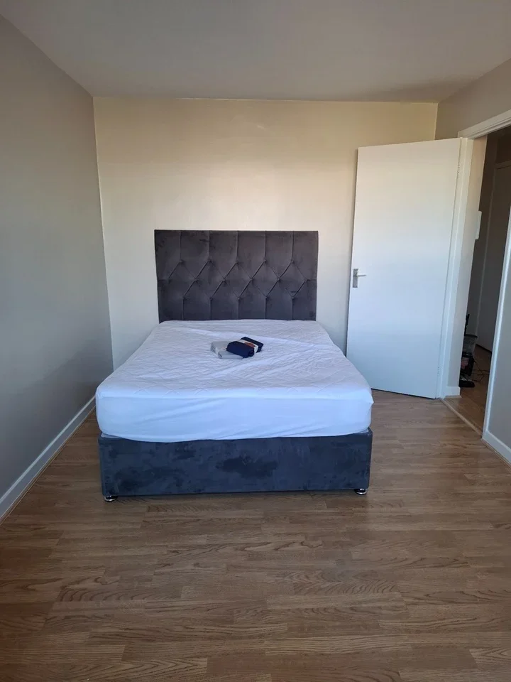 Room Bramley Hill in Greater London