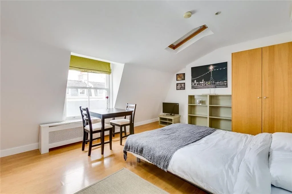 Flat Gloucester Street in City of Westminster