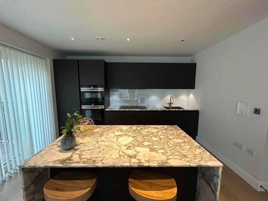Flat Thurstan Street in Greater London