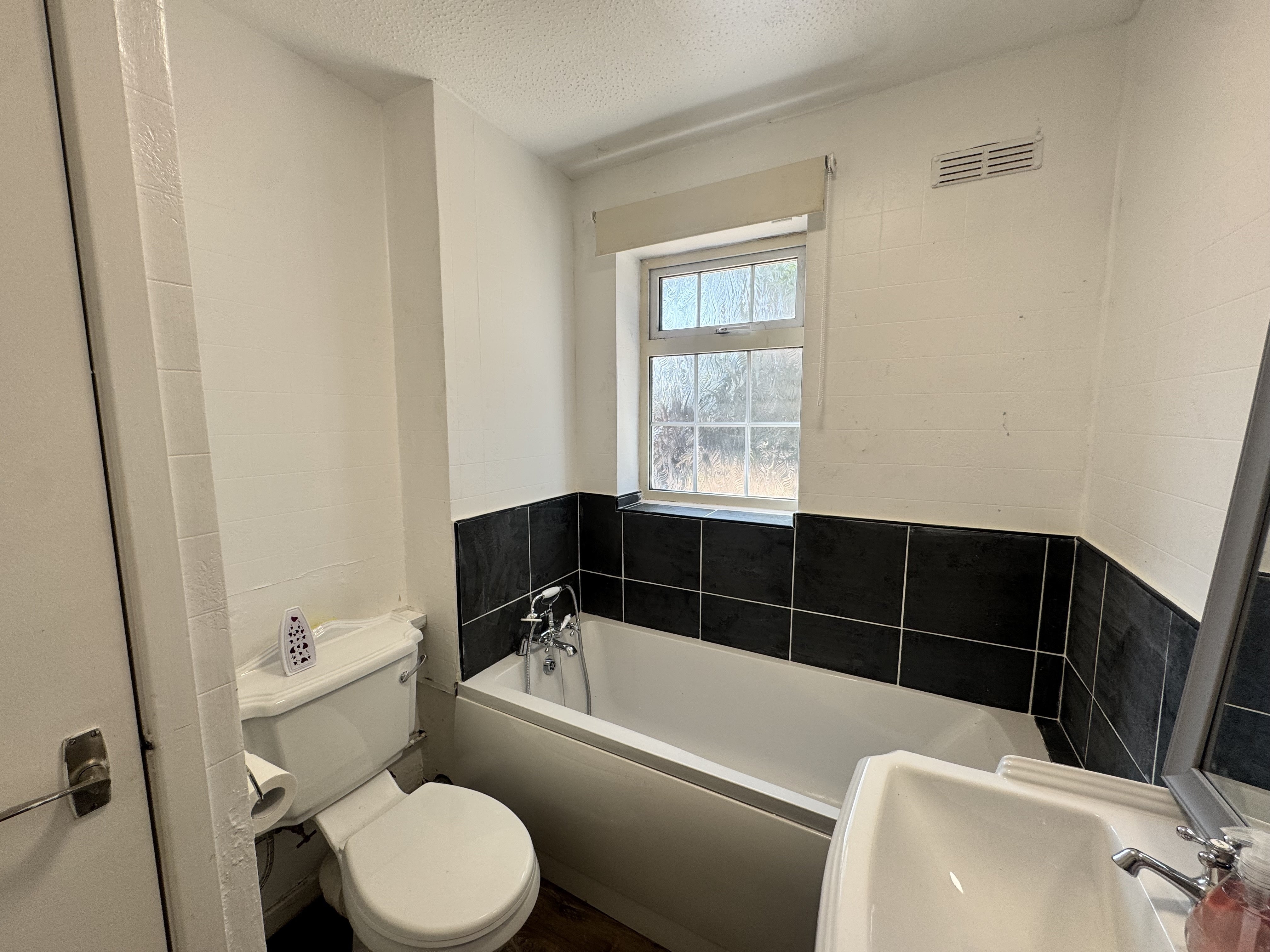 Flat Holly Court in Mansfield Woodhouse