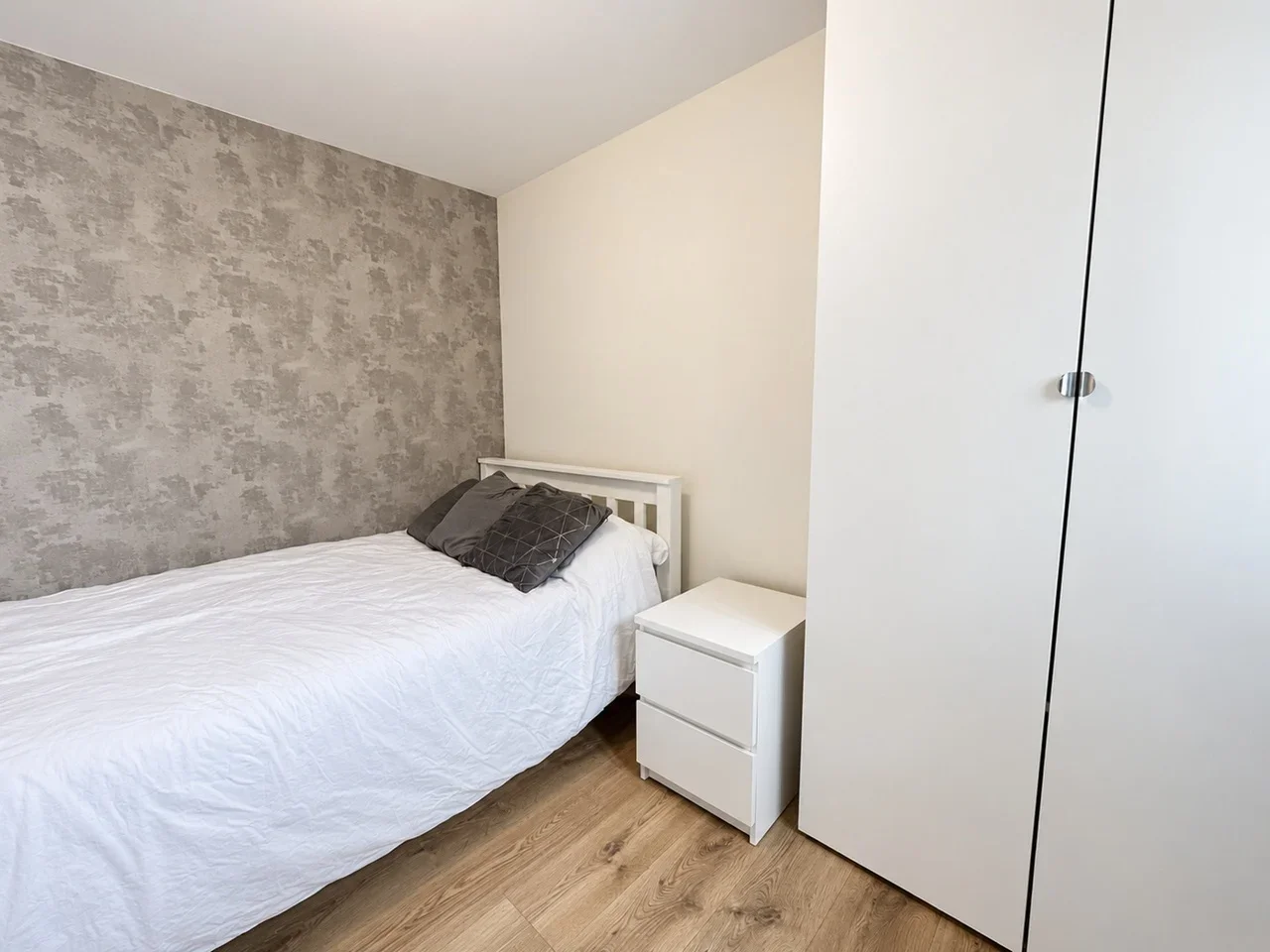 Flat Brunel Court in Greater London