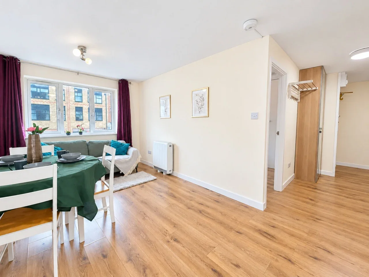 Flat Brunel Court in Greater London