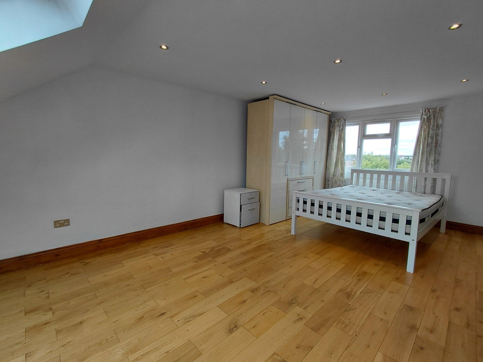 House Neeld Crescent in Greater London