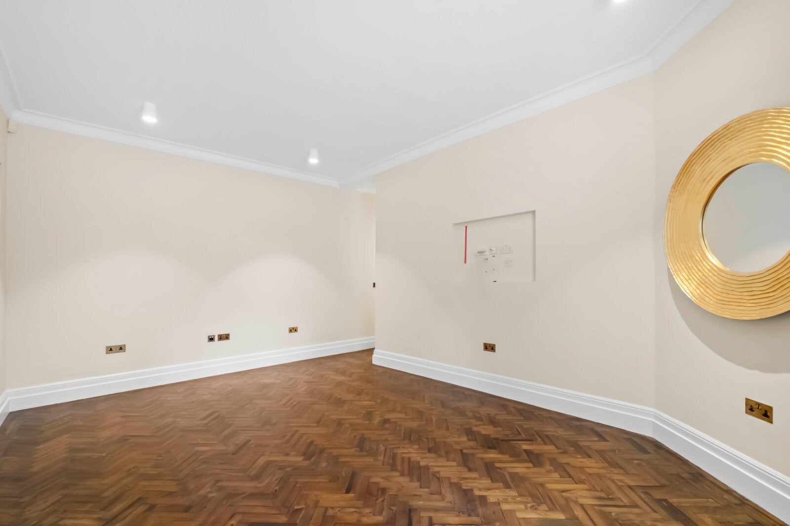Flat Oakwood Court in Greater London