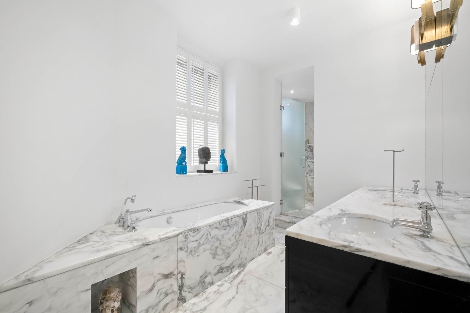 Flat Oakwood Court in Greater London