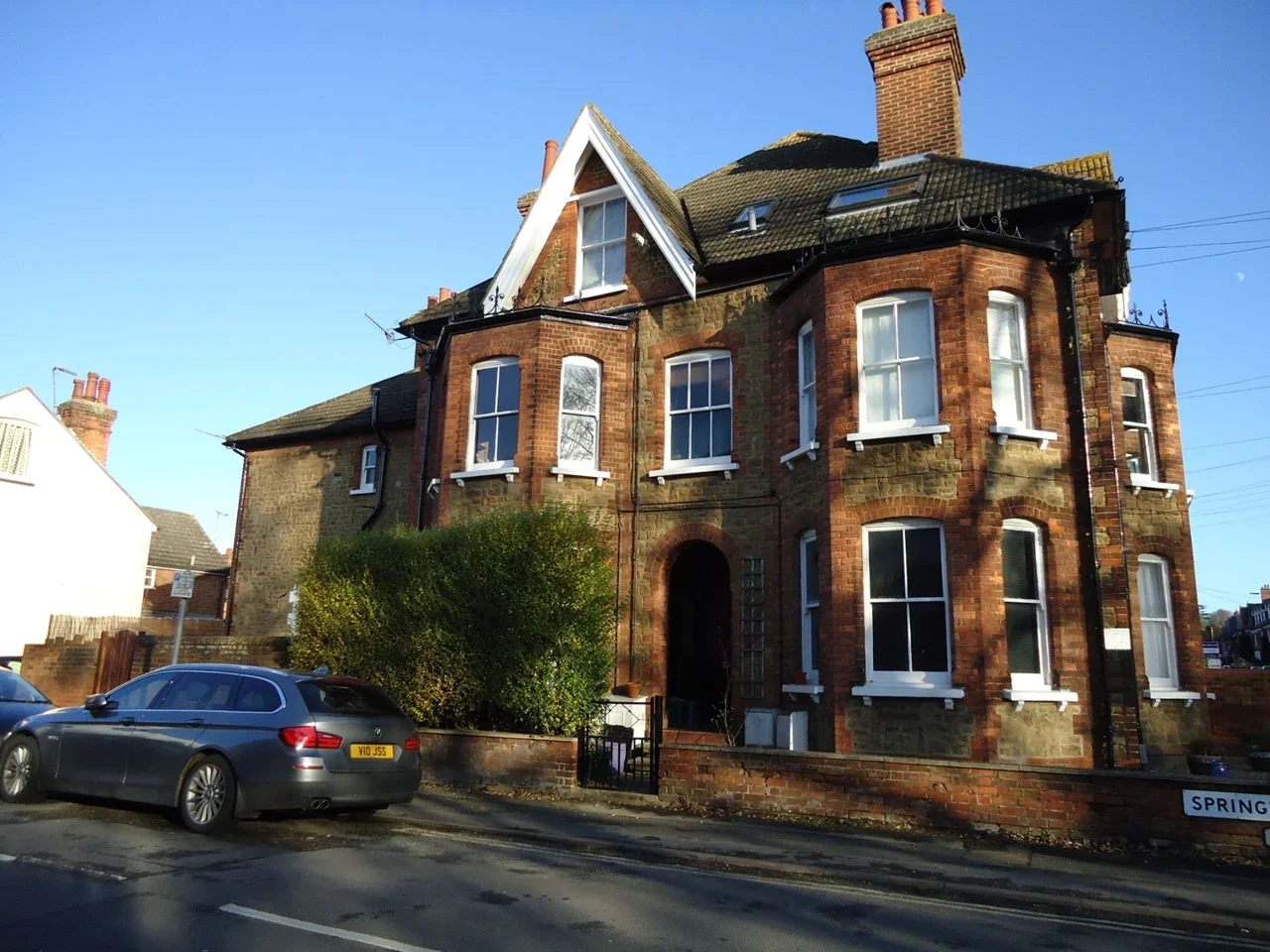 Flat York Road in Guildford