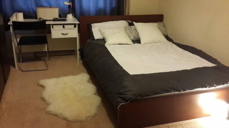 Room Oval Road in Birmingham