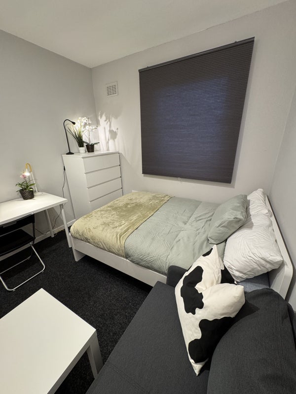 Room Ravenswood Avenue in City of Edinburgh