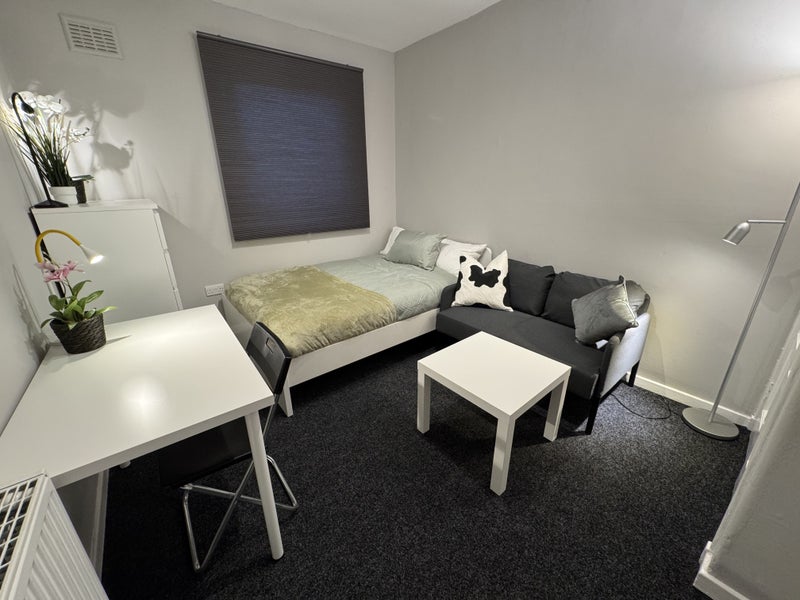 Room Ravenswood Avenue in City of Edinburgh