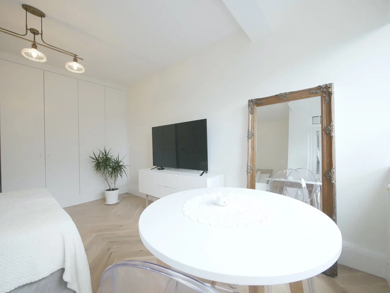 Room Darling Row in Greater London
