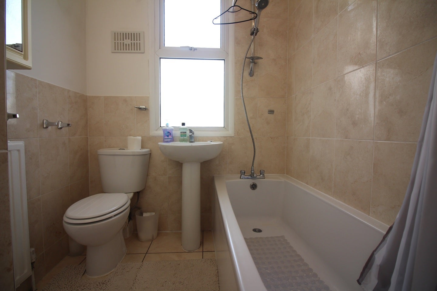 Room Beedell Avenue in Southend-on-Sea