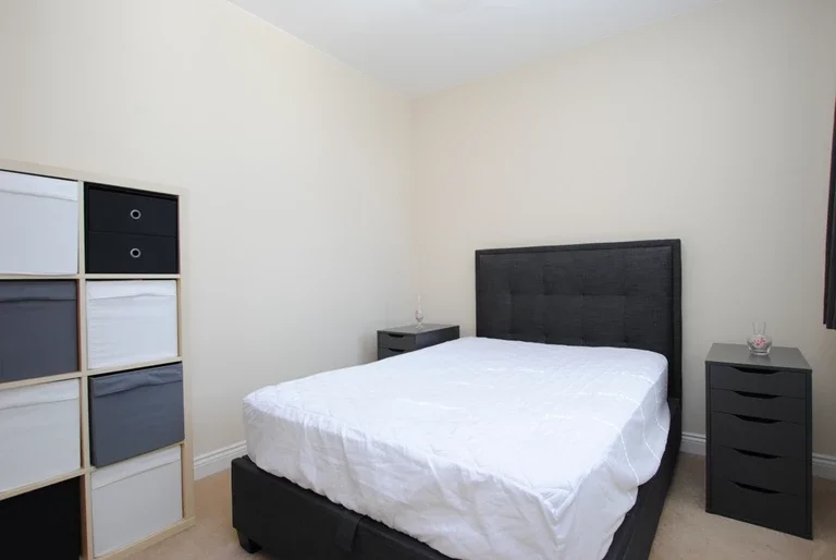 Flat Windmill Lane in Greater London