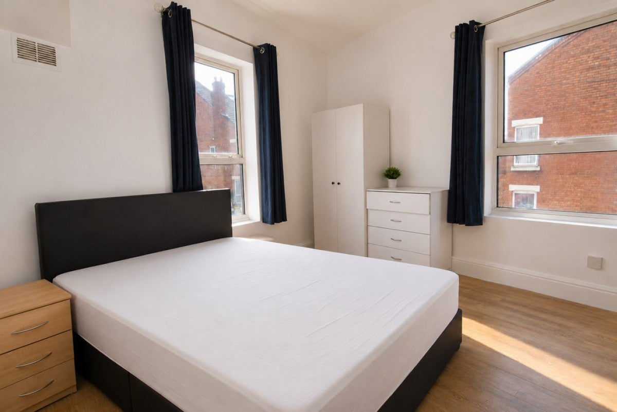 Room Coronation Road in Coventry