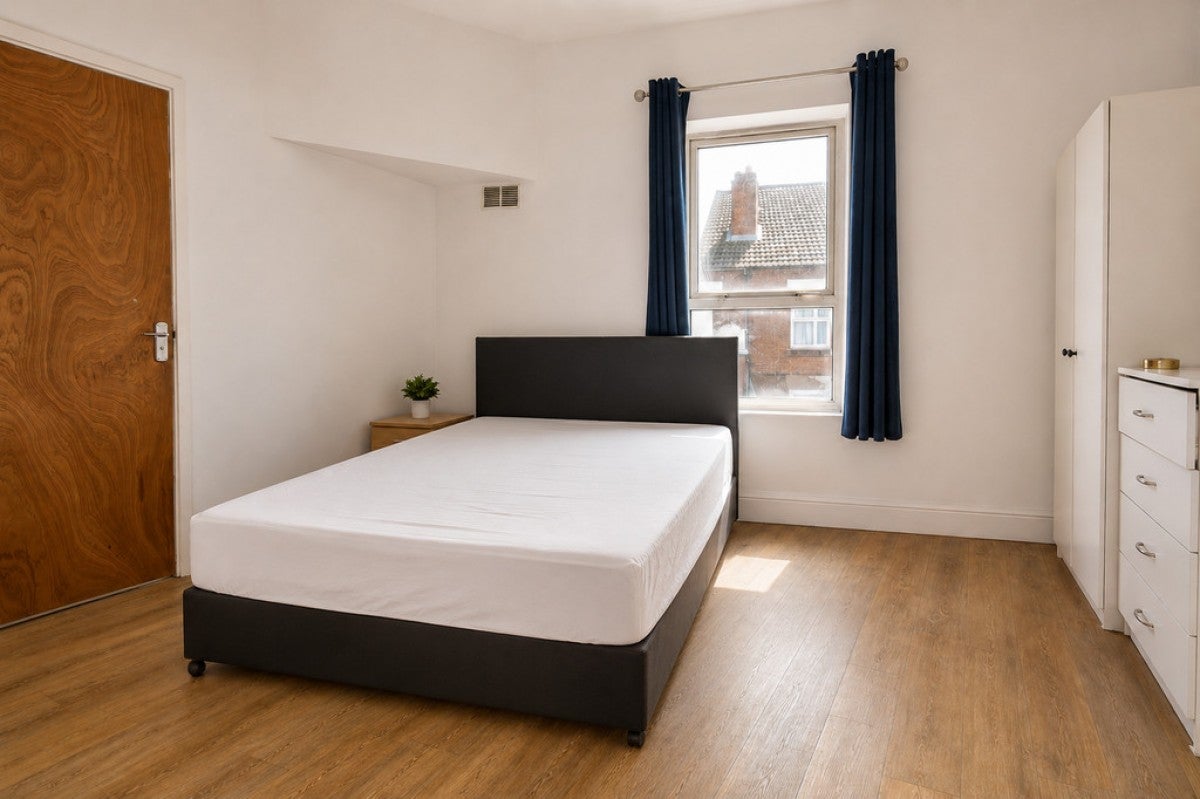 Room Coronation Road in Coventry