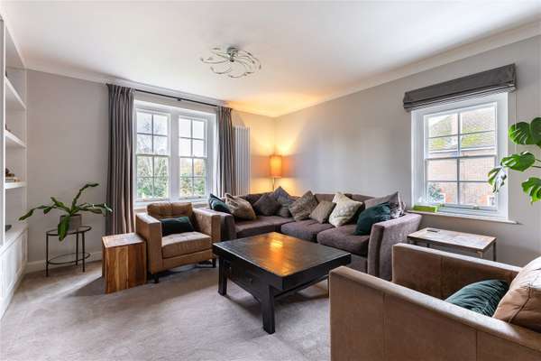 Flat West Common in St Albans