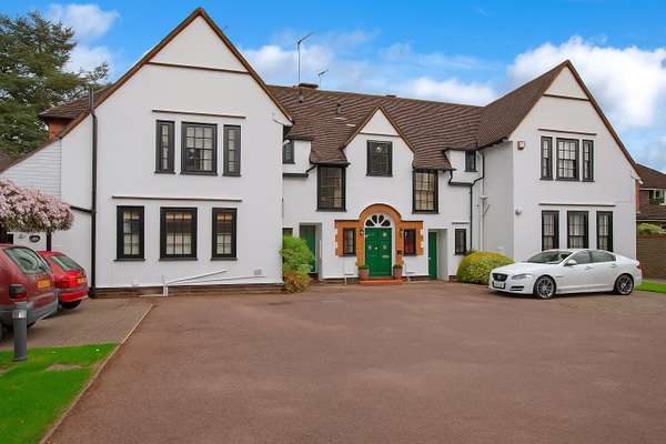 Flat West Common in St Albans
