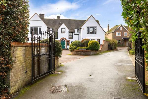 Flat West Common in St Albans
