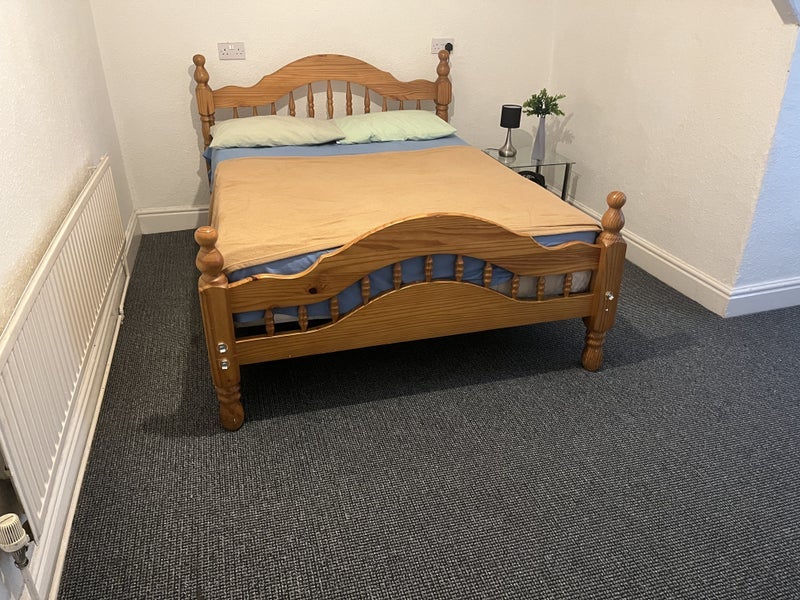 Room Harehills Lane in Leeds