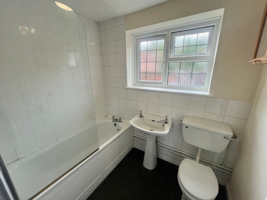 Flat Petworth Road in Waverley