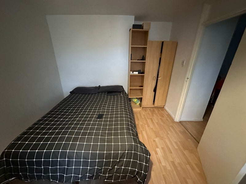 Room Clarence Avenue in Greater London