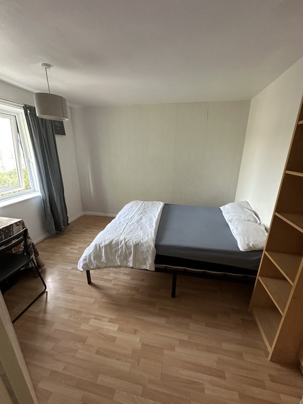 Room Clarence Avenue in Greater London