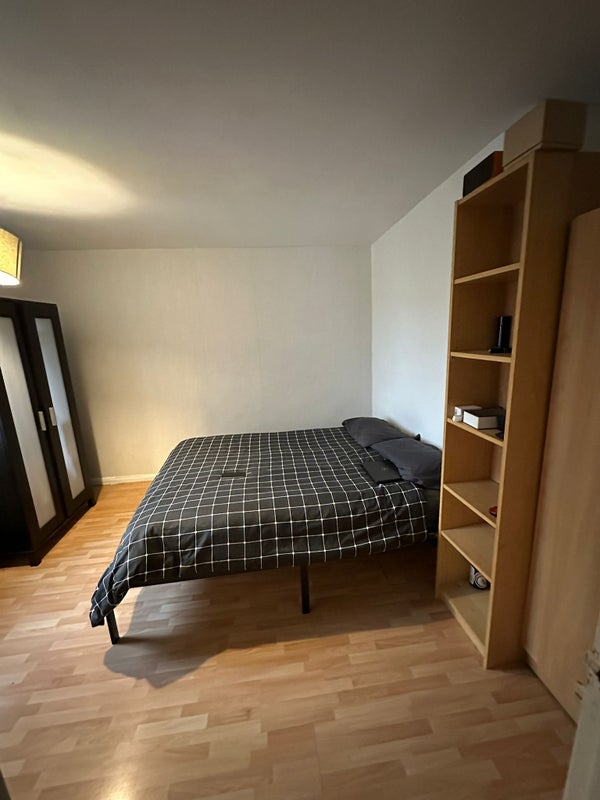 Room Clarence Avenue in Greater London