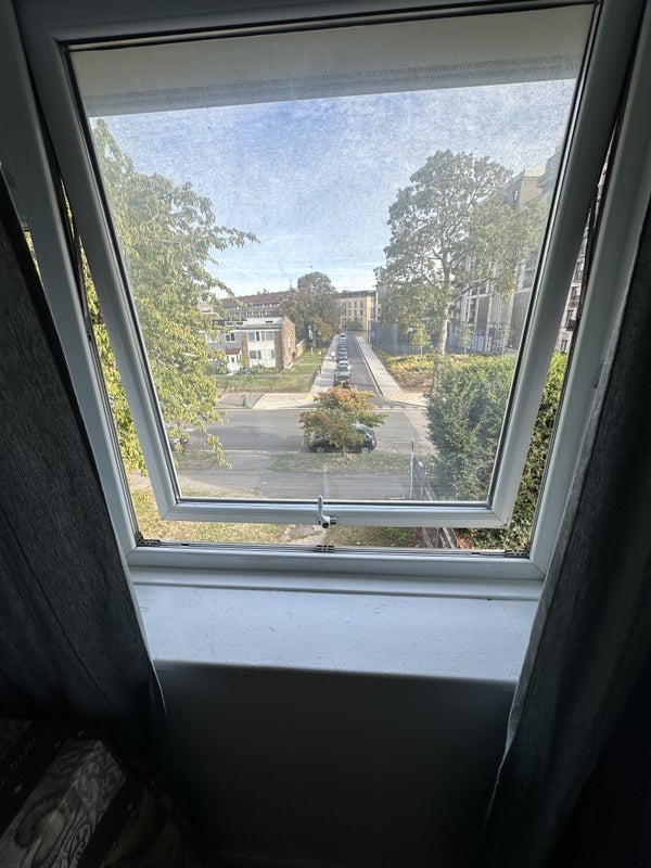 Room Clarence Avenue in Greater London