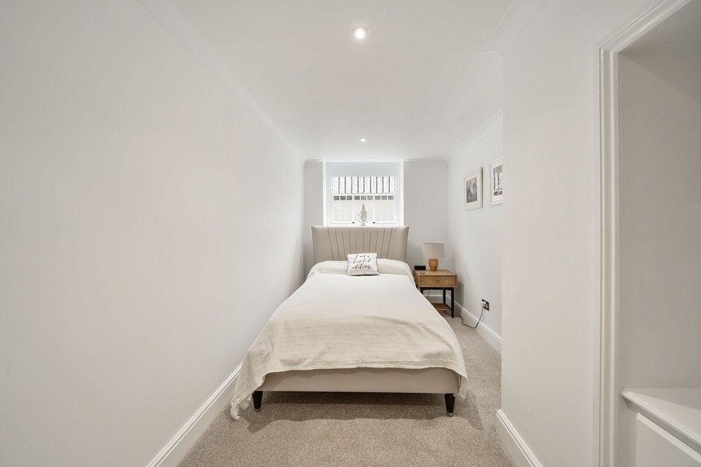 Flat Rolfe Terrace in Greater London